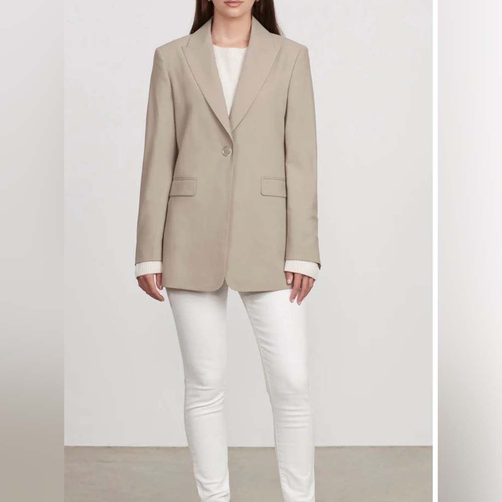 The Curated Wool and Silk Blazer in Stone